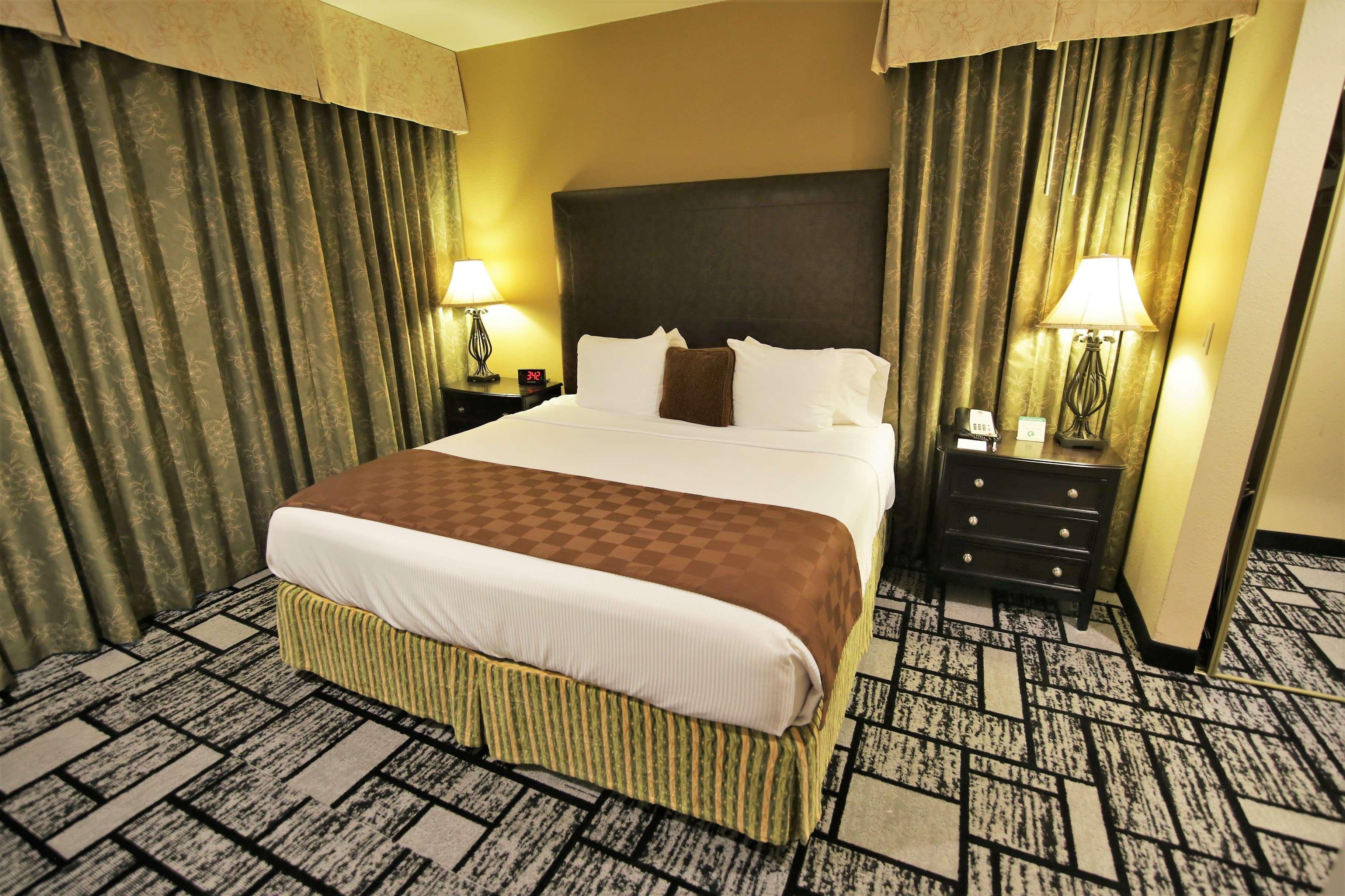 Best Western Plus Meridian Inn & Suites, Anaheim-Orange Exterior photo